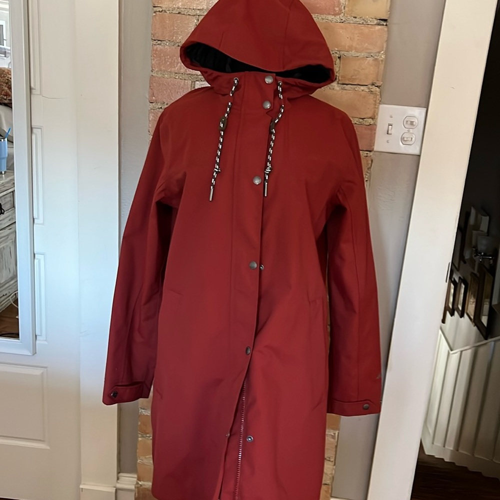 Eddie Bauer women’s size medium rain jacket